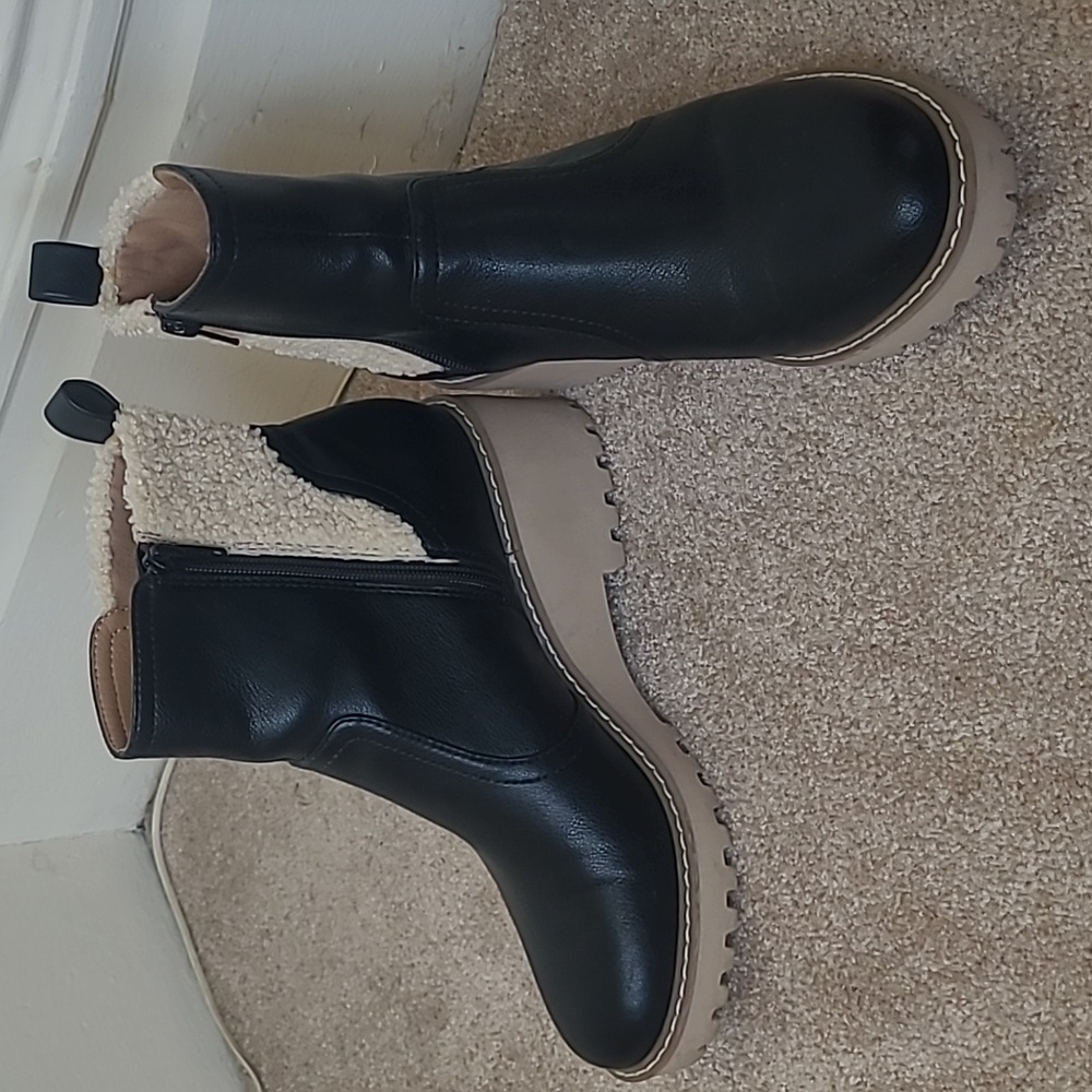 NWOT DV Ankle Boots with Shearling Detail